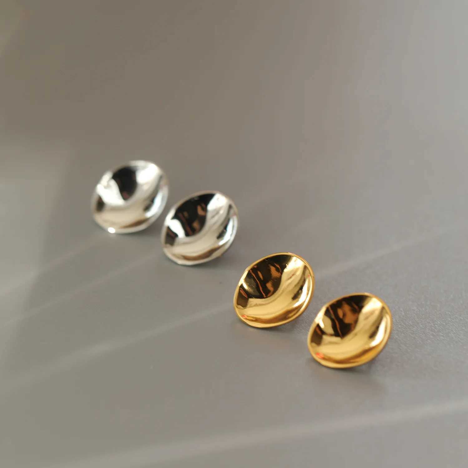 French niche design Heavy smooth irregular round earrings Geometric oval bright metal earringsX241023