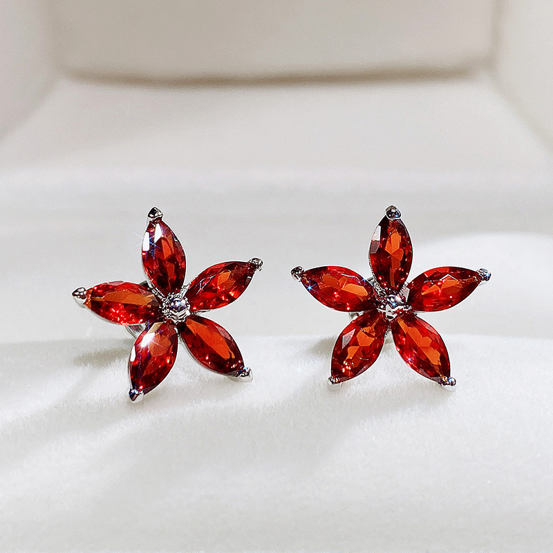Classic Color Star Diamond Earrings Sweet Flower Five-pointed Star Women's Earrings Designer Red Maple Leaf Crystal Earrings Luxury Wedding Jewel