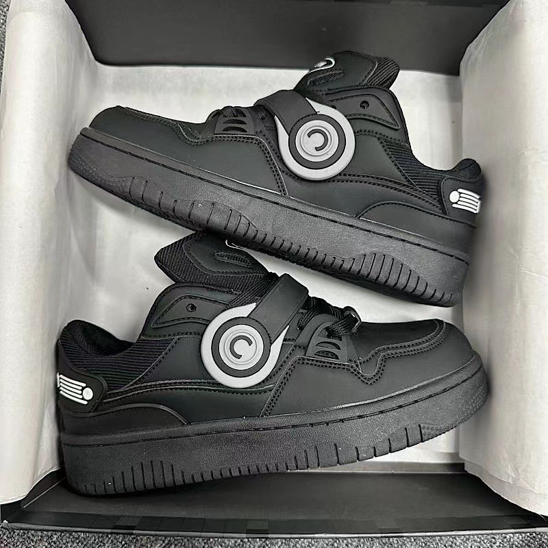 New his-and-hers color scheme for casual shoes