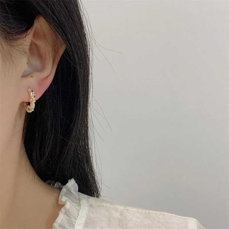 2024 South Korean New Simple Temperature Round Pearl Earrings Fashion Mini Version Earrings Womens Jewelry W241023