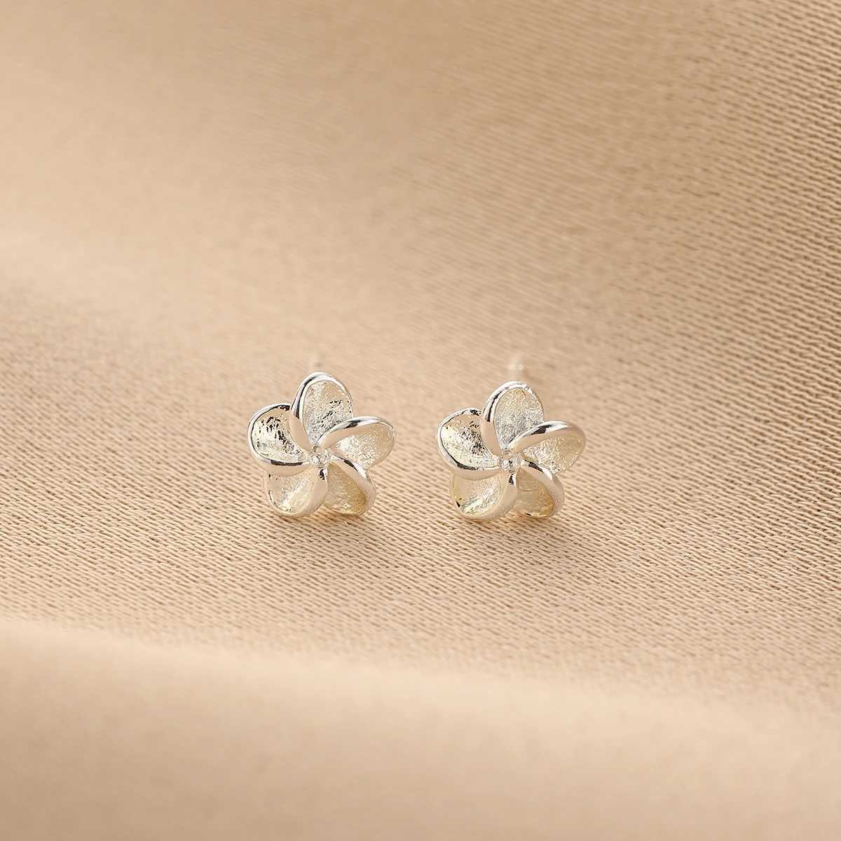 Fashion Simple Flower Stud Earrings For Women Girls Versatile Solid Heart Cartilage Tragus Ear Piercing Jewelry GiftsX241023