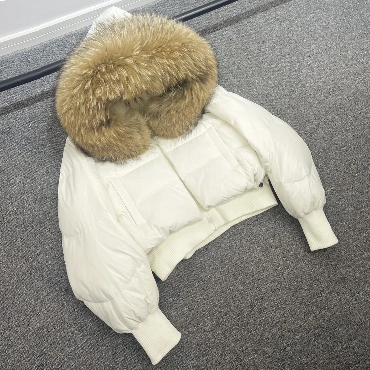 Janveny Big Raccoon Fur Hooded Short Fluffy Jacket Womens Winter Feather Duck Down Jacket Womens Park Waterproof 241023