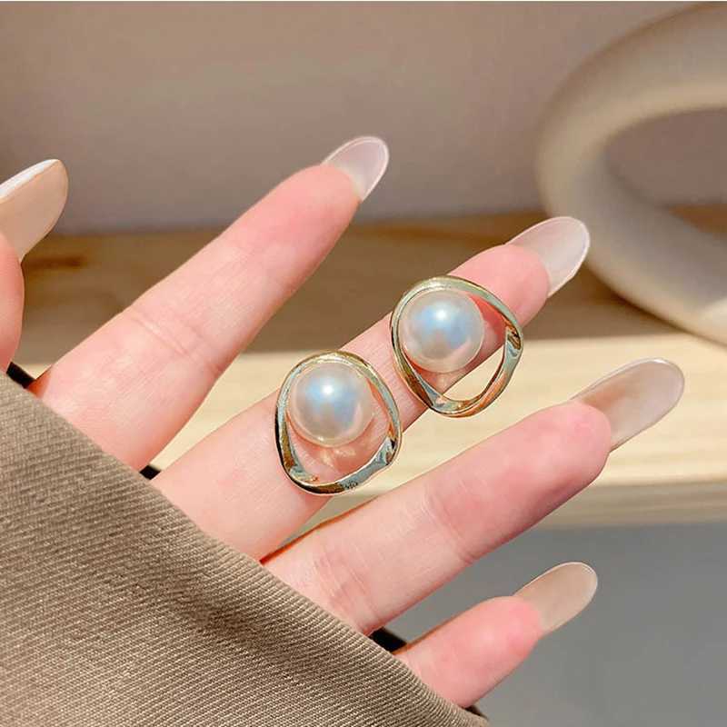 Deformity Round Pearl Earrings Womens Classic Simple Geometry Irregular Earrings Jewelry Tren Elegant Party Decoration W241023