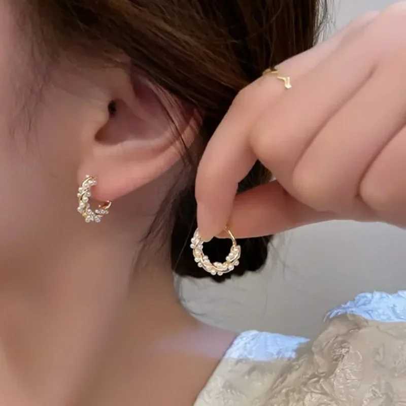 Fashion Pearl Earrings for Women Simple Gold Temperature Round Earrings Daily Shopping Dating Earrings Jewelry Store W241023