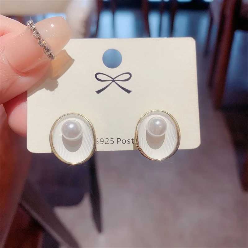 Trend White Enamel Shell Imitation Pearl Stud Earrings for Women Exquisite Geometry Ear Jewelry Accessory Wholesale Girl GiftX241023