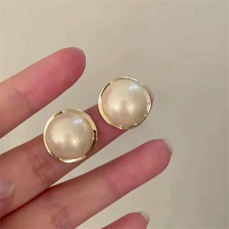 Korean Design Elegant Simulated Pearl Big Round Clip On Earrings Pierced Baroque Pearl Ear Clips for Women Jewelry WholesaleX241023