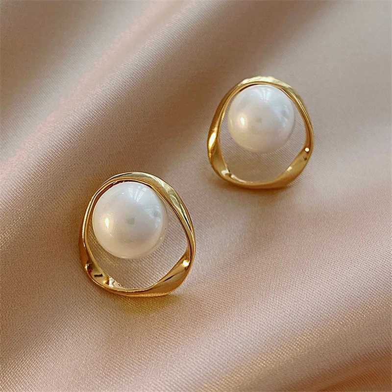 New Pearl Stud Earrings for Women Elegant Imitation Pearl Korean Fashion Crystal Flower Earrings Temperament Wedding Ear JewelryX241023