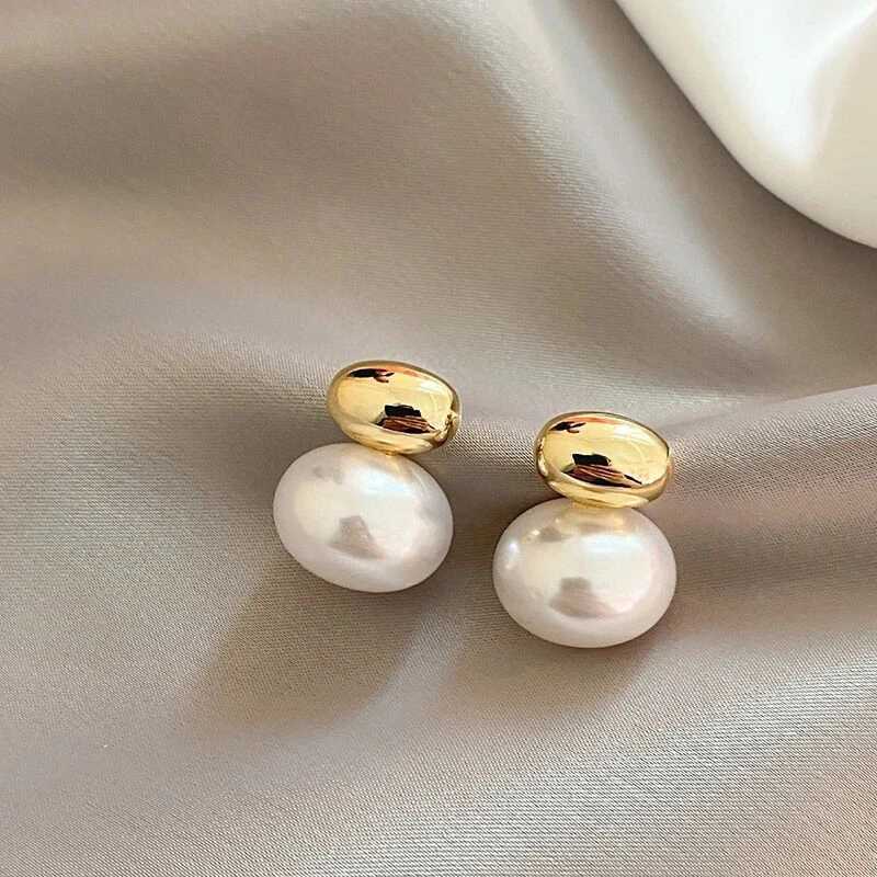 2024 New French Elegant Gold Color Bean Spliced Flat Pearl Earrings for Korean Fashion Jewelry Party Womens Sweet AccessoriesX241023