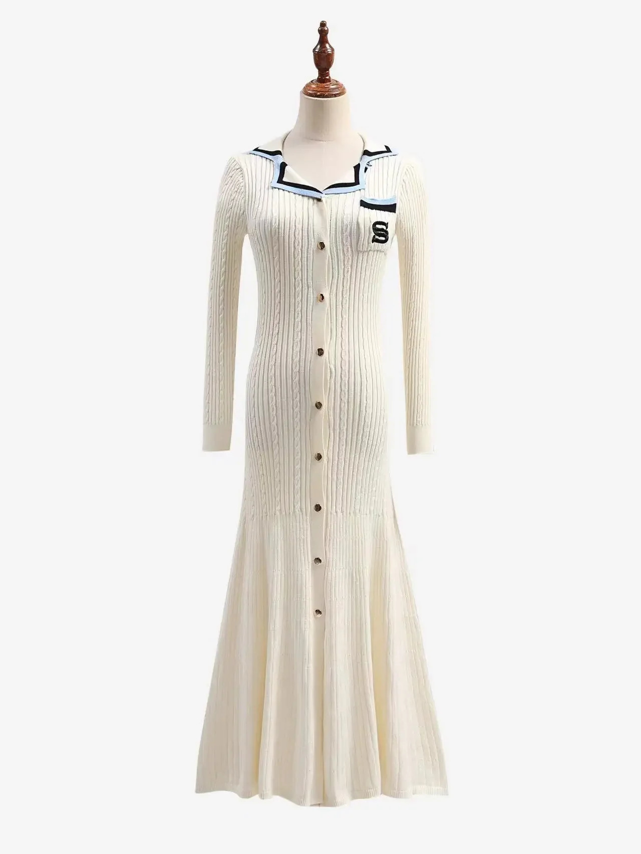 Autumn Elegant Slimming Knitted Long Skirt Womens Letter Single Chest Long Sleeve Retro Dress Winter Sweater 241024