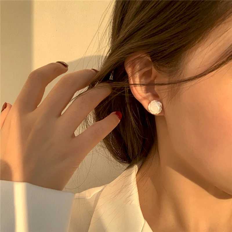 Trendy Mother-of-pearl Shell Stud Earrings White Shell Flower Stainless Steel Earrings for Women Lovely Wedding Jewelry GiftsX241023