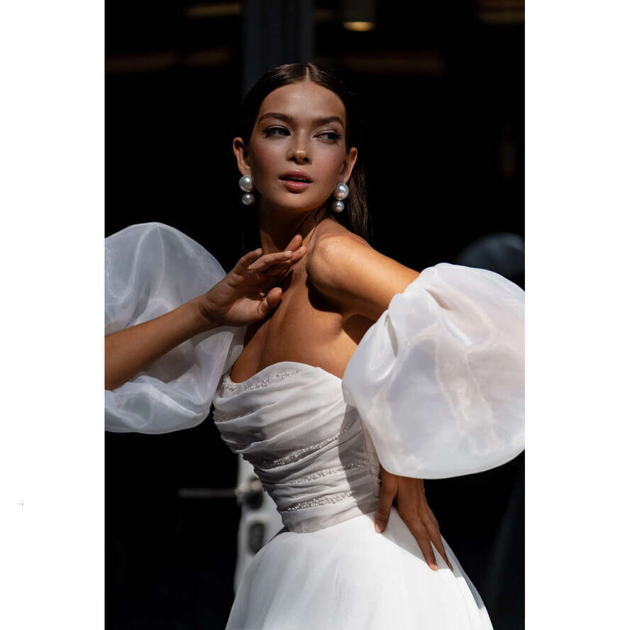 A Fashion E Dresses For Bride Puffy Sleeves Pearls Detail Wedding Dress Backless Designer Bridal Gowns Sweep Train