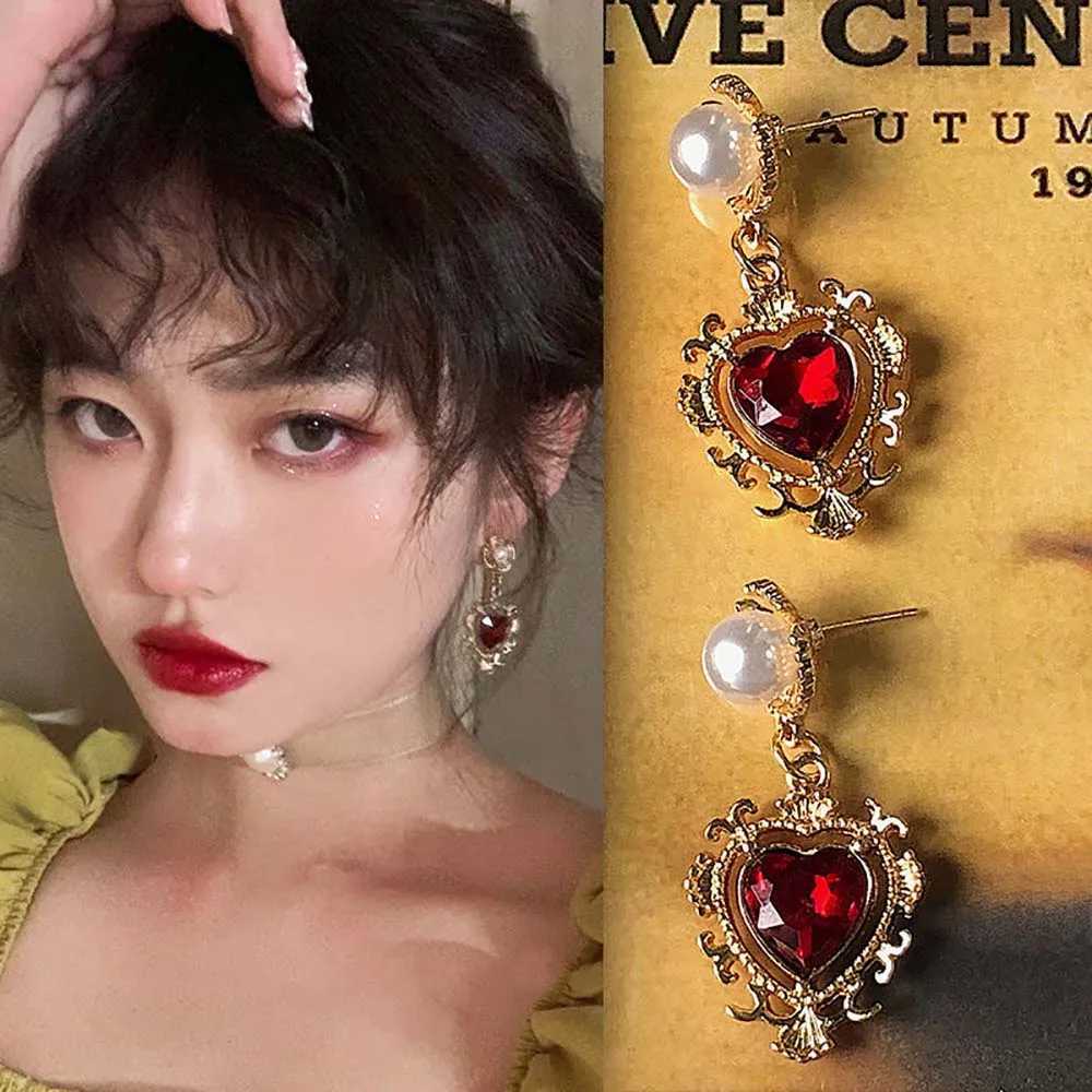South Korea 2022 Terun Red Crystal Stone Pendant Earrings Simple Retro Gothic Pearl Heart Pendant Earrings New Jewelry W241023
