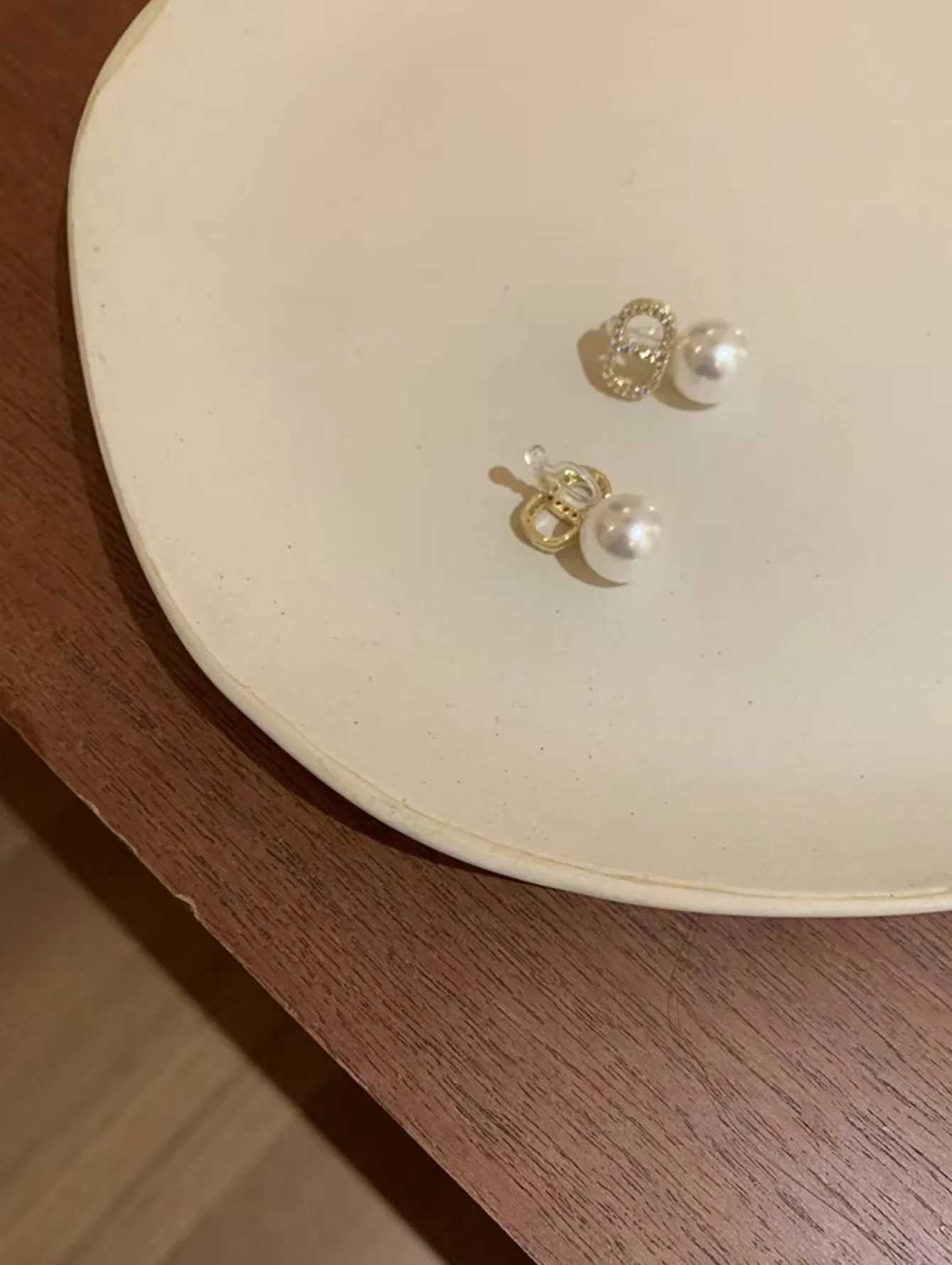 Fashionable mini set of pearl earrings with a light and luxurious niche design featuring 100 pearl earrings W241023