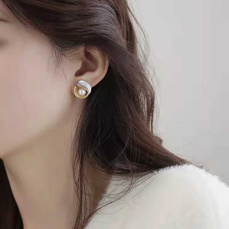 2024 Korean Elegant Cute Shell Pearl Stud Earrings For Women Girls Irregular Metal Circle Brincos Jewelry GiftsX241023