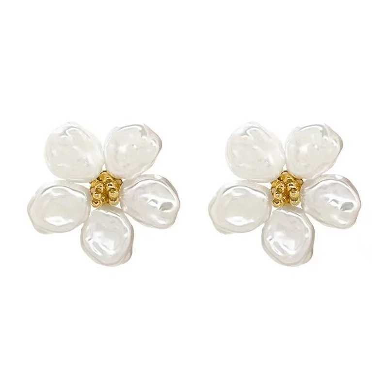 lrregular White Pearl Flower Earrings for Women Girl sweet Romantic Gold Color Bead Petal Ear Stud Wedding lewelry Gift 2024 NewX241023