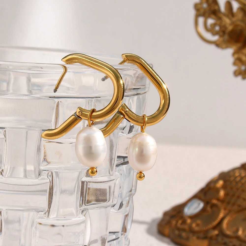 Ebbelle waterproof tar free jewelry stainless steel gold-plated U-shaped earrings with freshwater pearl charm ring W241023