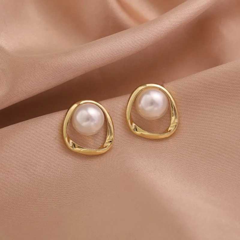Imitation Pearl Female Earrings Golden Round Stud Earrings Christmas Gift Irregular Design Unusual Earrings Bijoux Female W241023
