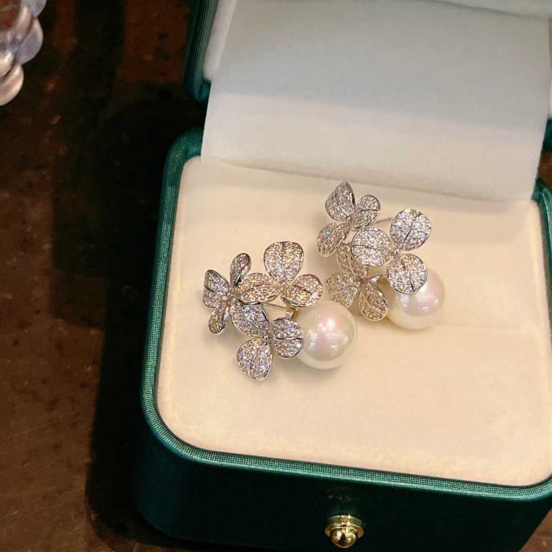 Huitan Luxury Flower Earrings with Imitation Pearl Exquisite New Earrings Suitable for Womens Wedding Parties Temperature Womens Jewelry W241023