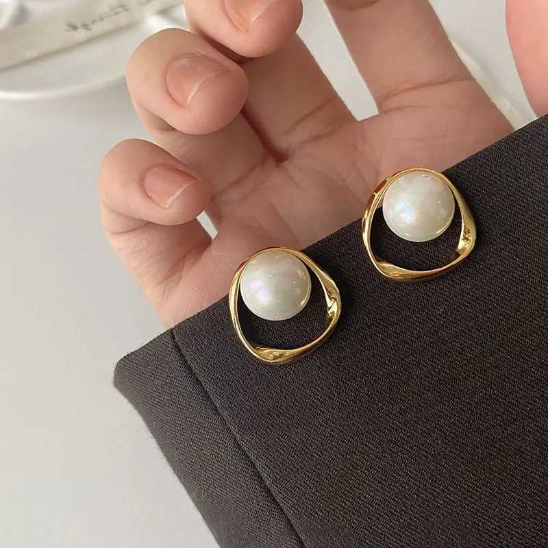 Irregular circular stud earrings elegant retro pearl earrings womens fashionable metal geometric figure jewelry gifts W241023