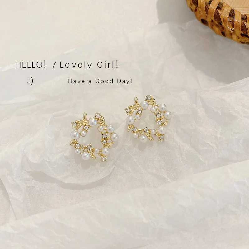 Tren Crystal imitation pearl wreath earrings Korean womens gold metal flower round earrings jewelry gifts W241023