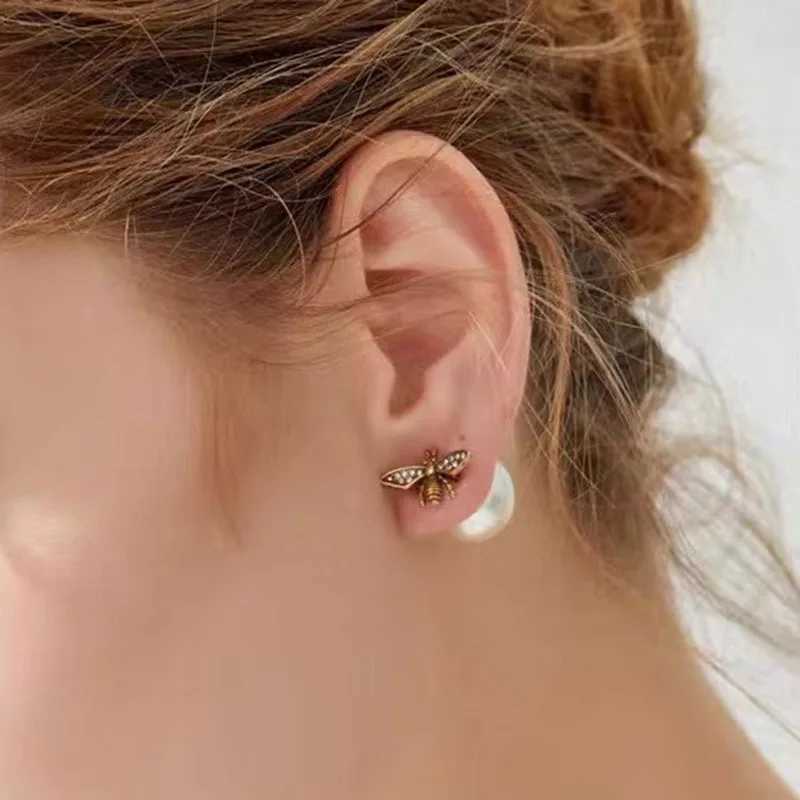 Vintage Charm Insect Bee Pearl Stud Earrings for Women Temperament Exquisite Gold Color Zircon Jewelry Party Accessories GiftX241023