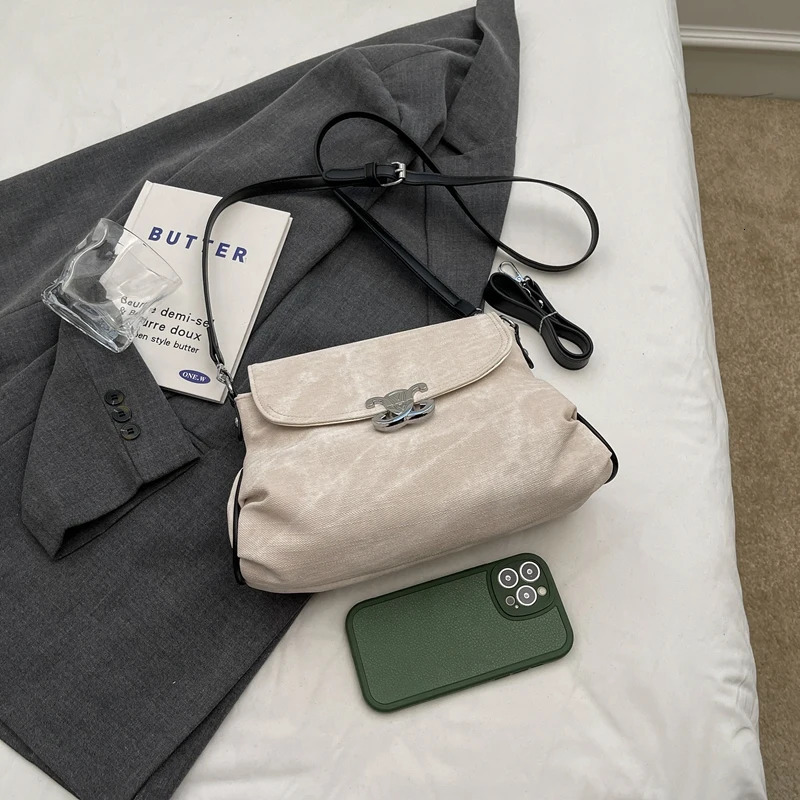 Fashionable underarm bag single shoulder womens highend feeling niche fashion crossbody 241021