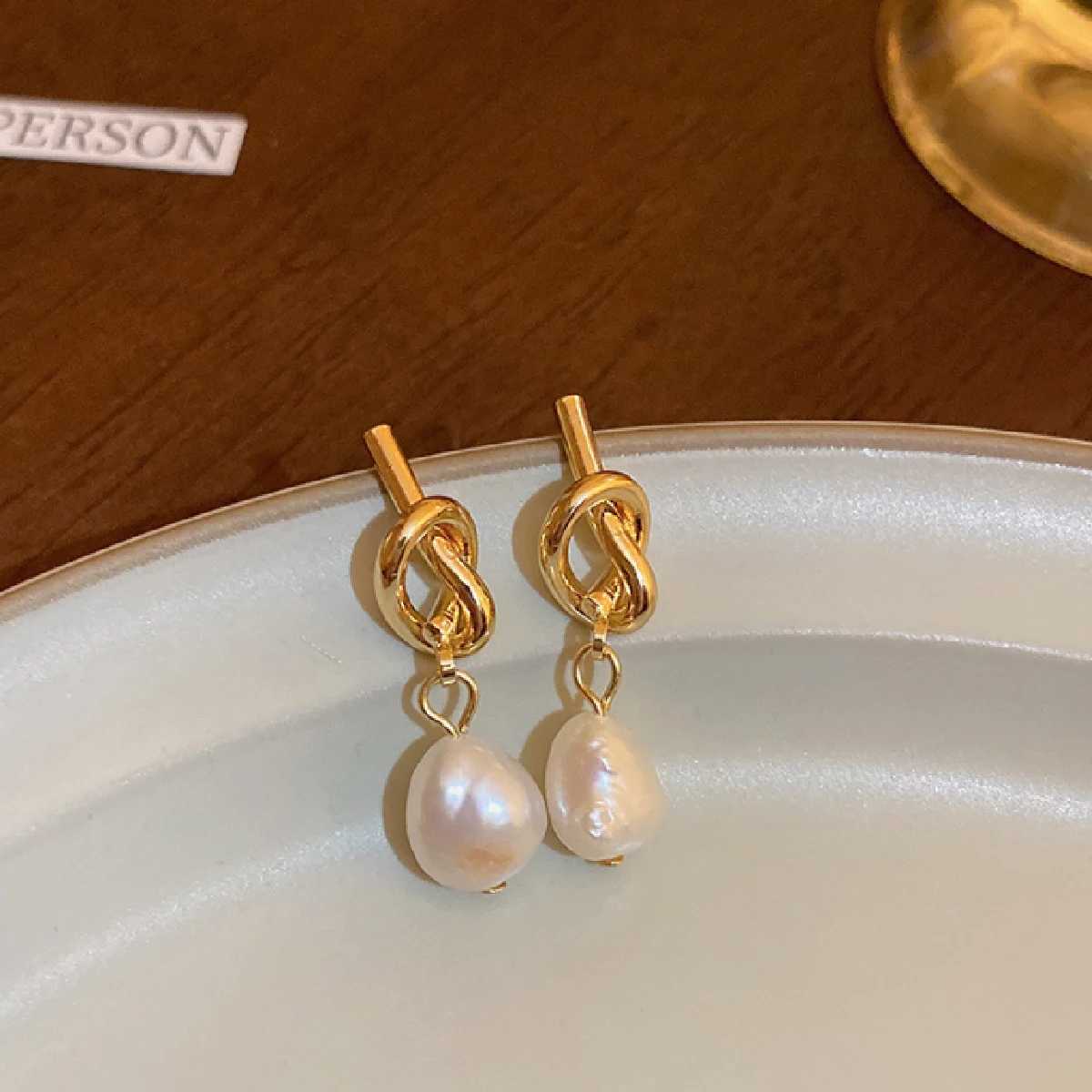 1 pair of ladies knot Pearl French style niche fashion personality light luxury high-grade earringsX241023