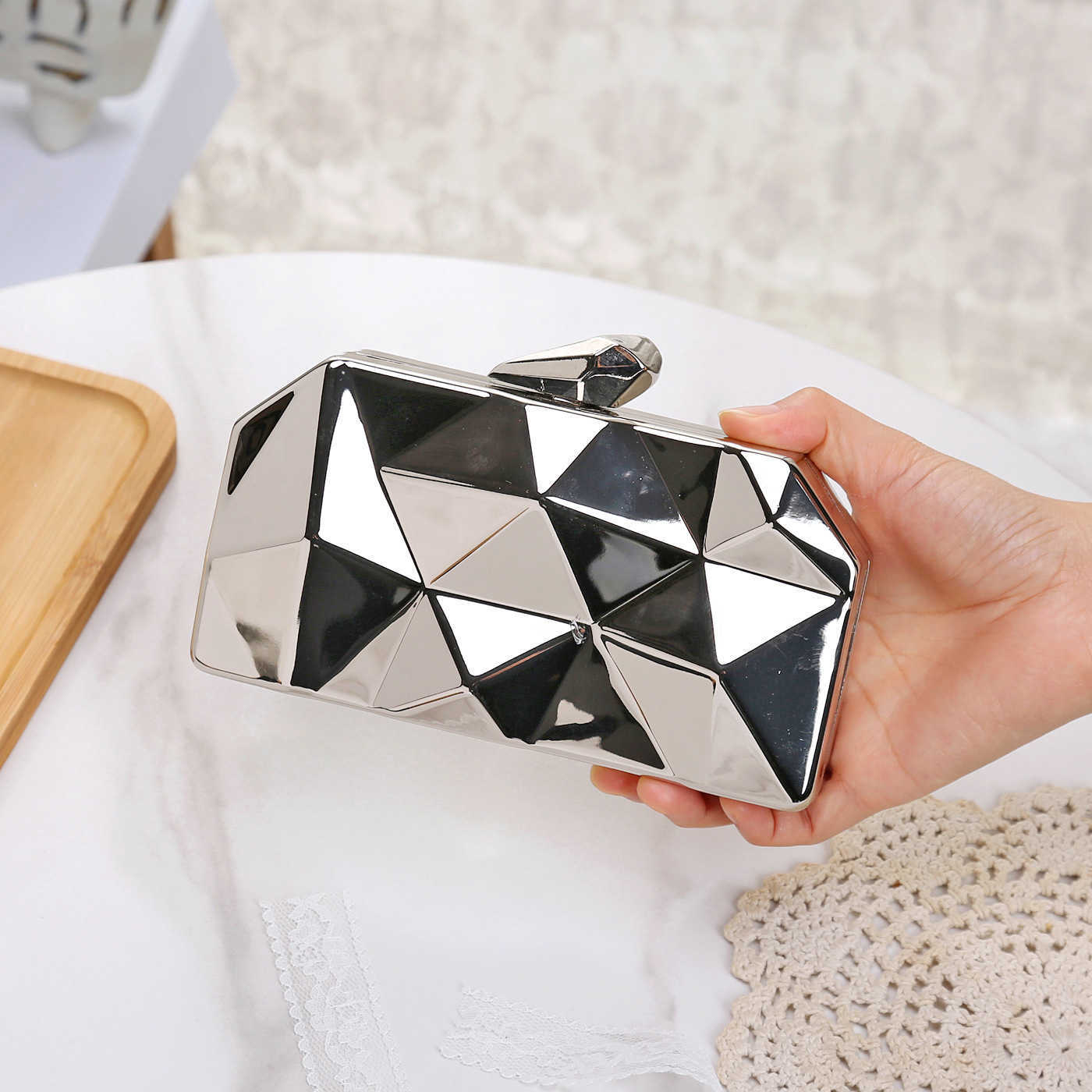 CMM New Fashion Diamond Iron Box Dinner Bag Womens Hand Grab Bag Metal Chain Evening Bag
