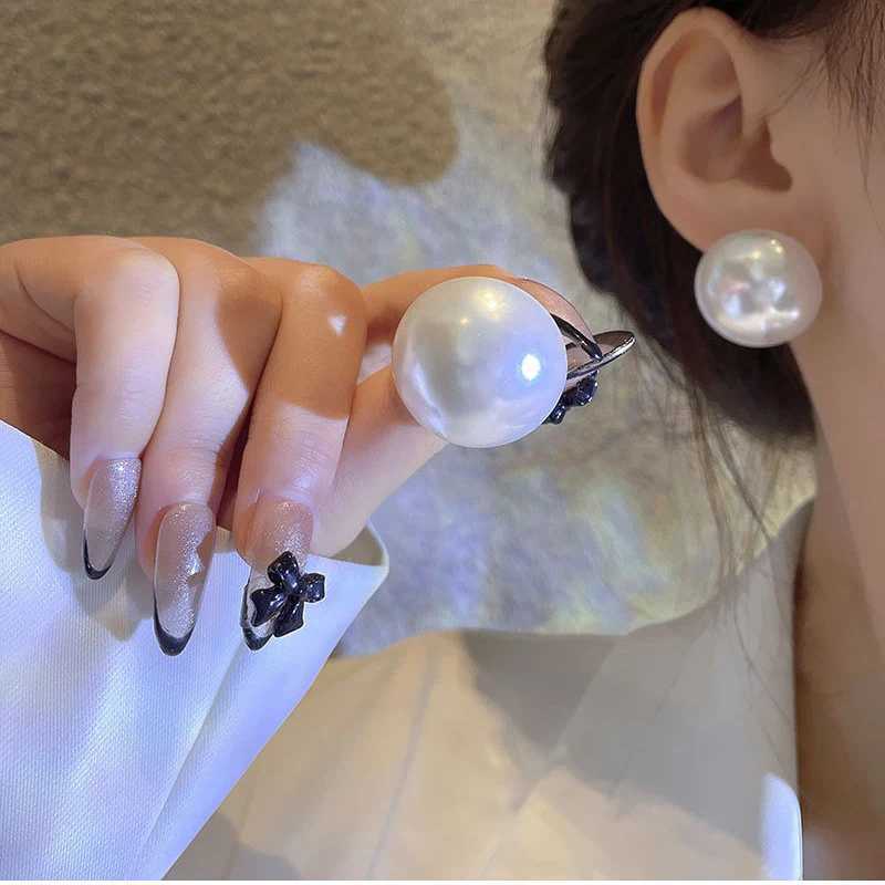 Ins Exaggerated 2.5cm Half Round Big Simulated Pearl Earrings White Statement Earrings For Women Korean Earrings Jewelry GiftX241023
