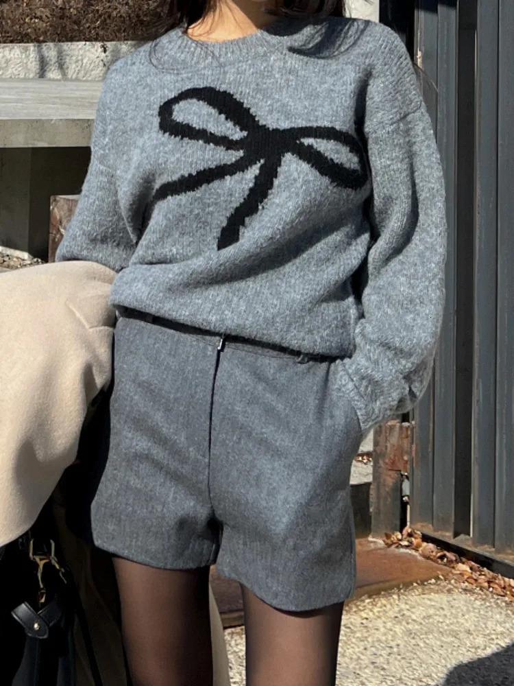 Temperature bow n O-neck long sleeved knitted sweater loose and fully matched gray floral top autumn item 16O1409 241024