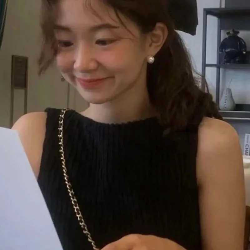 2024 Korean white simulated pearl earrings suitable for women simple round pearl temperature earrings wedding party jewelry W241023