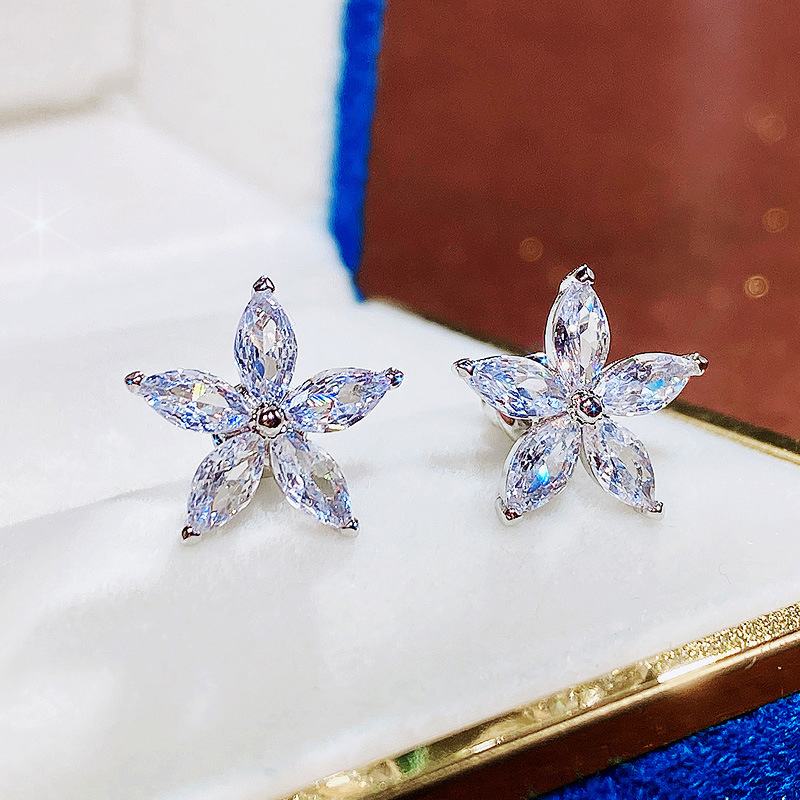 Classic Color Star Diamond Earrings Sweet Flower Five-pointed Star Women's Earrings Designer Red Maple Leaf Crystal Earrings Luxury Wedding Jewel