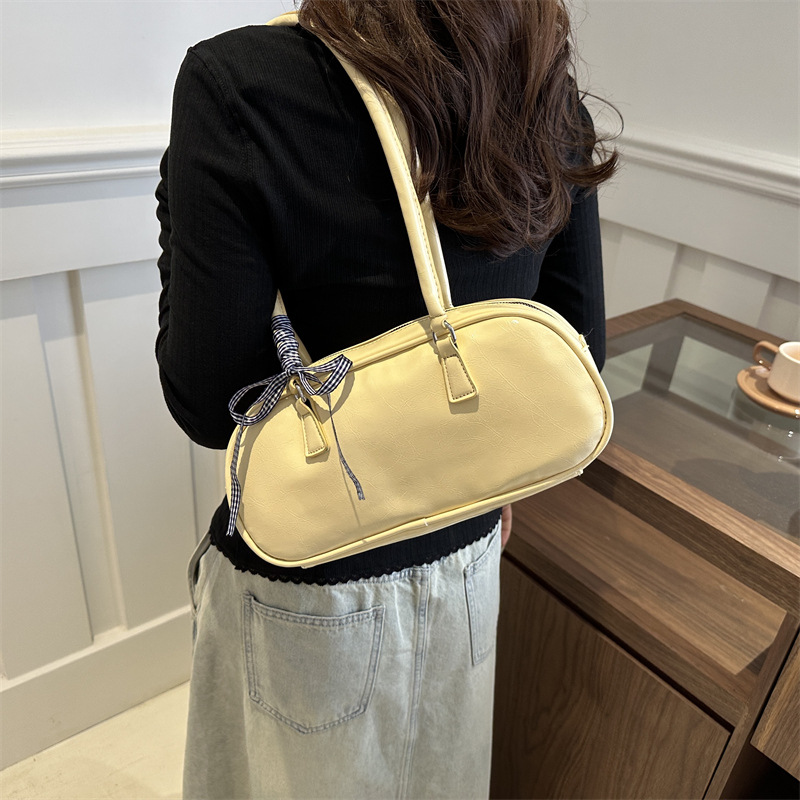 2025 Designer casual 3 2024 new beautiful personalized commuting fashionable underarm niche design shoulder bag free shipping