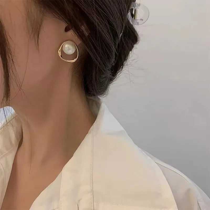 Imitation Pearl Female Earrings Golden Round Stud Earrings Christmas Gift Irregular Design Unusual Earrings Bijoux Female W241023