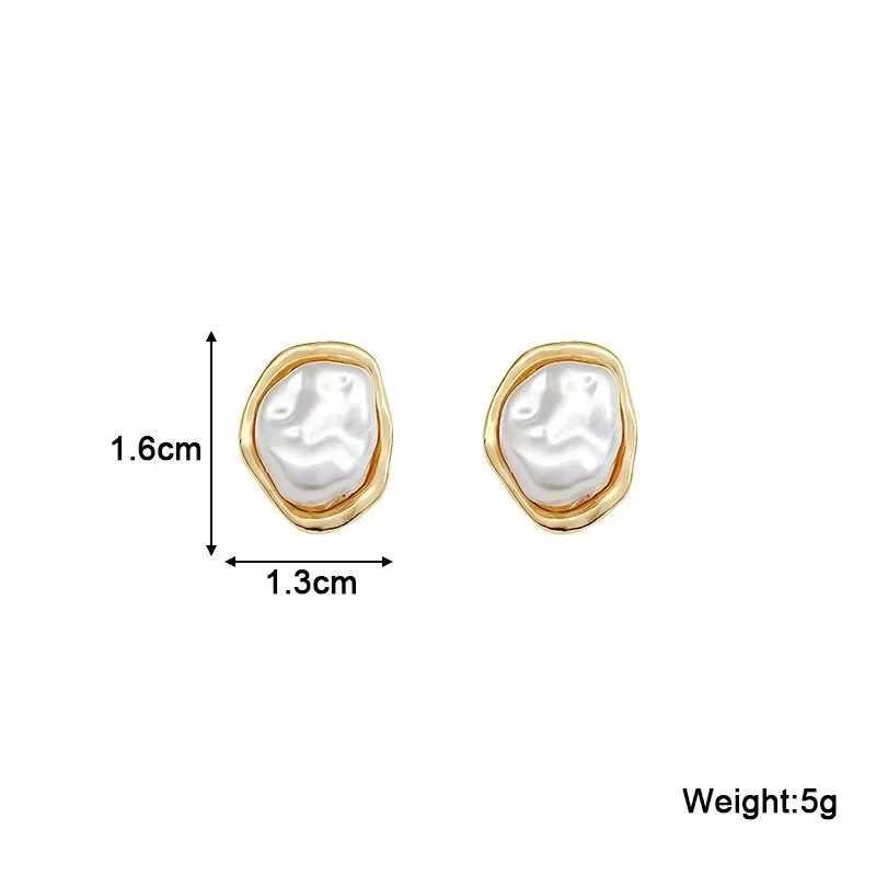 Geometric irregular round pearl earrings suitable for women unusual irregular gold metal side earrings Bohemian Tren jewelry gift W241023