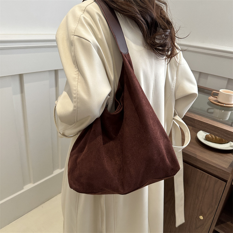 2025 Designer Student Large 3 Class Capacity Tote 2024 New Fashionable Simple Shoulder Casual Underarm Bag free shipping