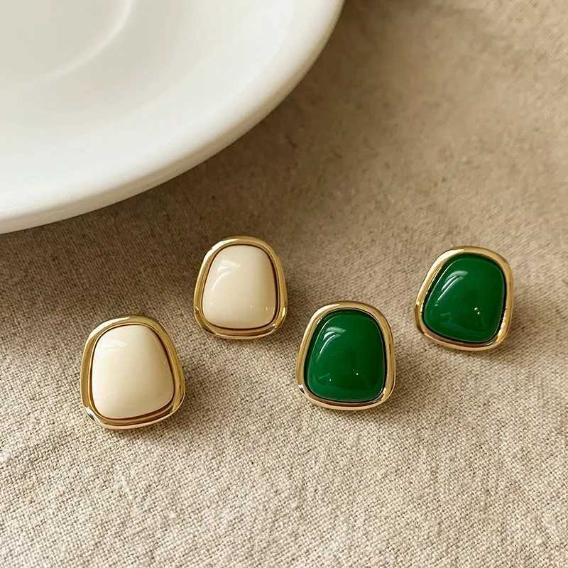 Vintage Fashion Irregular Pearl Stud Earrings Female Green RED Simulated Pearl Earrings for Women Wedding JewelryX241023
