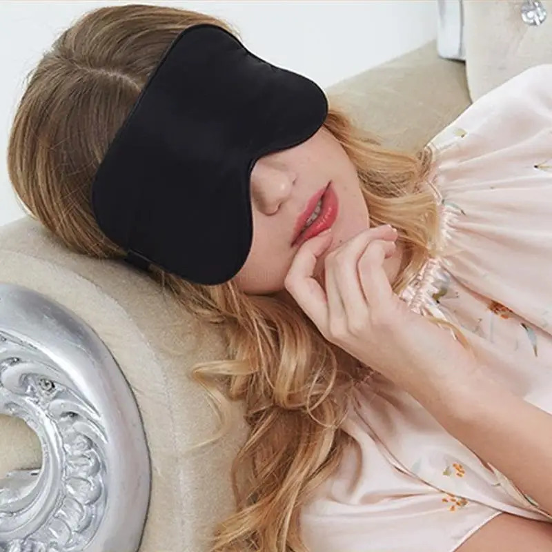 Silk eye mask blackout eye mask soft and breathable portable sleep aid fatigue relief and comfortable family travel 1 piece 241024