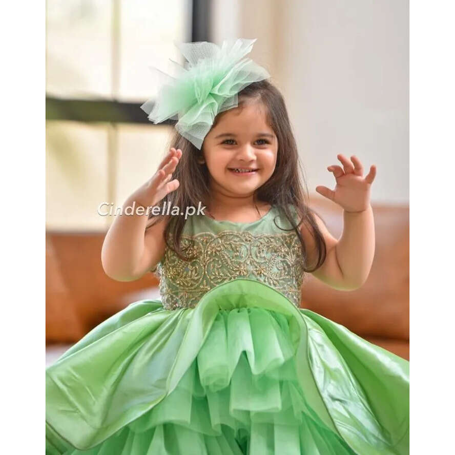 2021 Beaded Lace Wer Girl Dresses Ball Gown Satin Tiers Lilttle Kids Birthday Pageant Weddding Gowns