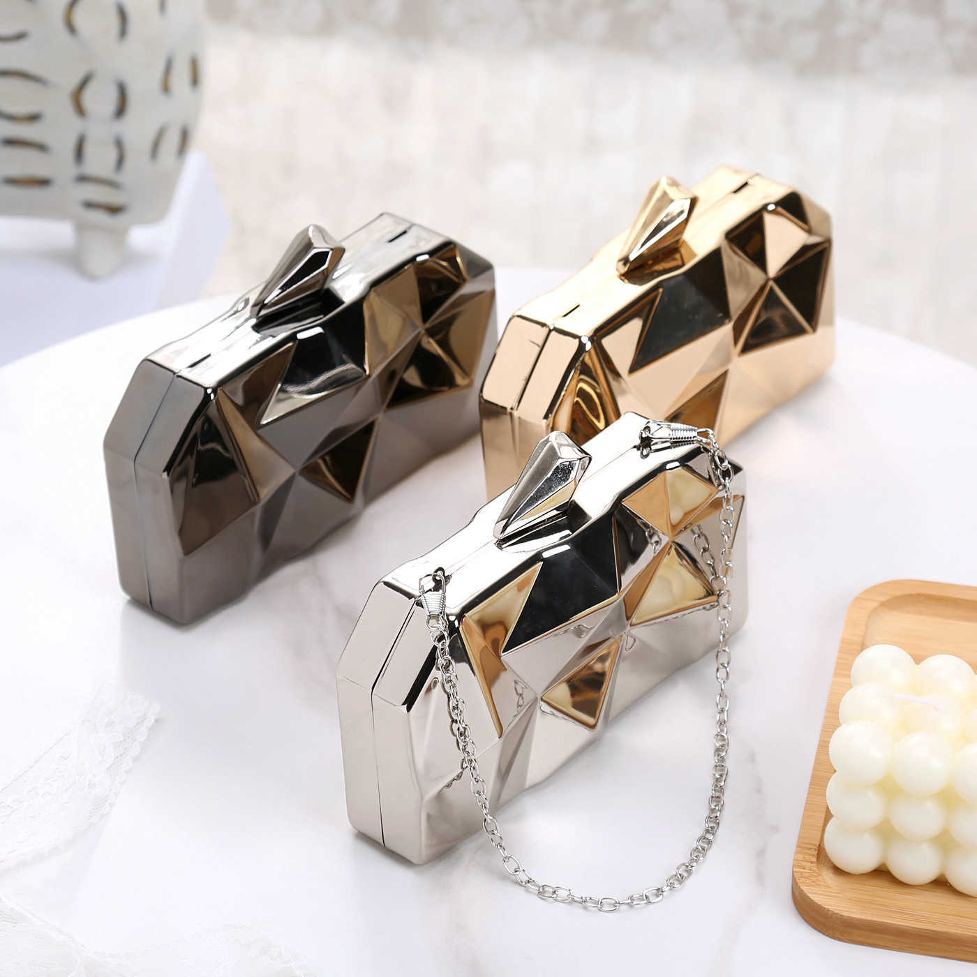 CMM New Fashion Diamond Iron Box Dinner Bag Womens Hand Grab Bag Metal Chain Evening Bag