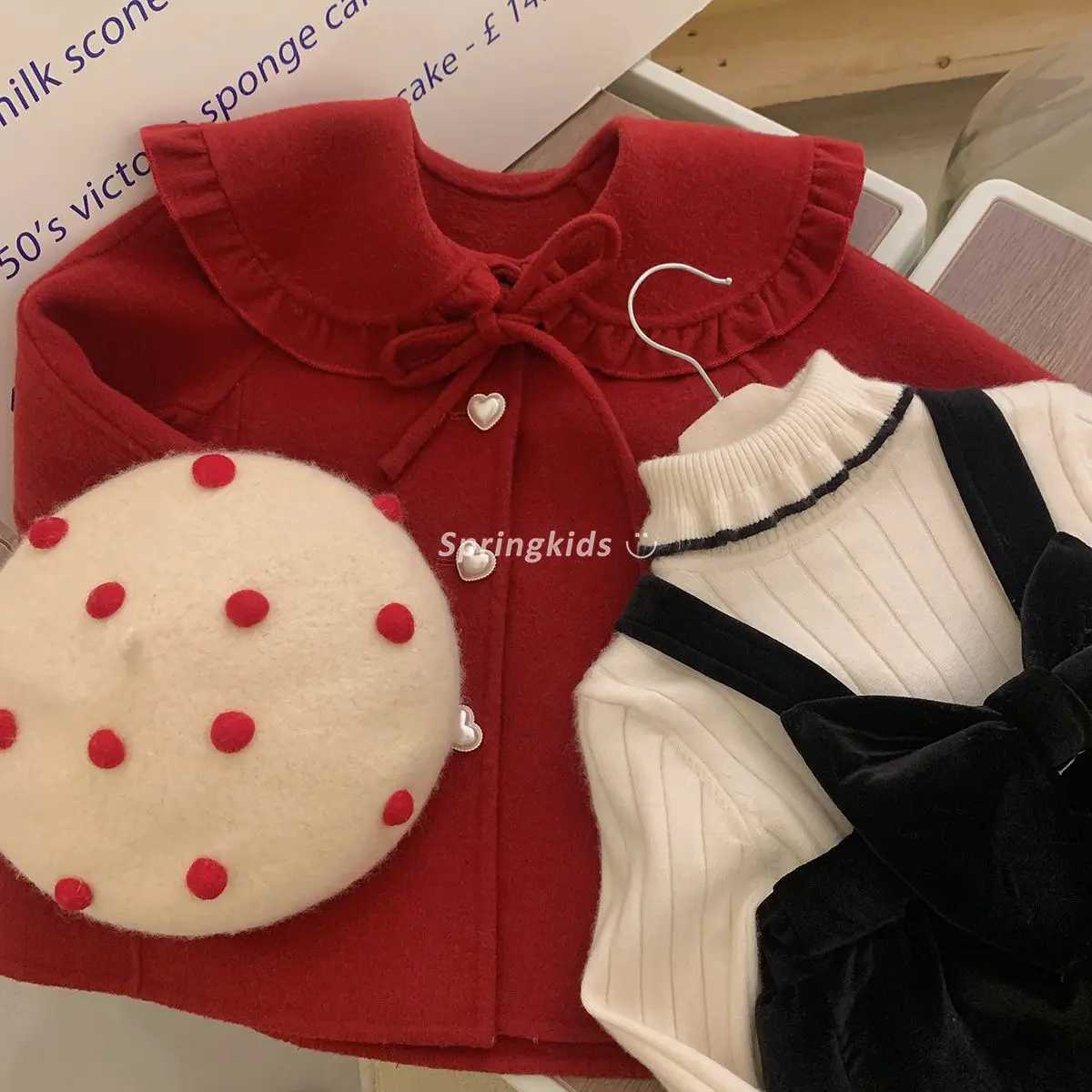 2023 Autumn Girls Red Wool Jacket Childrens Clothing Fashionable and Popular Doll Collar Fabric W241023