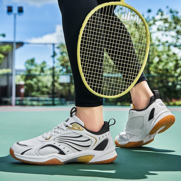 Feather sneakers for couples, lightweight breathable mesh, shock-absorbing and rebound anti slip table shoes, tennis shoes