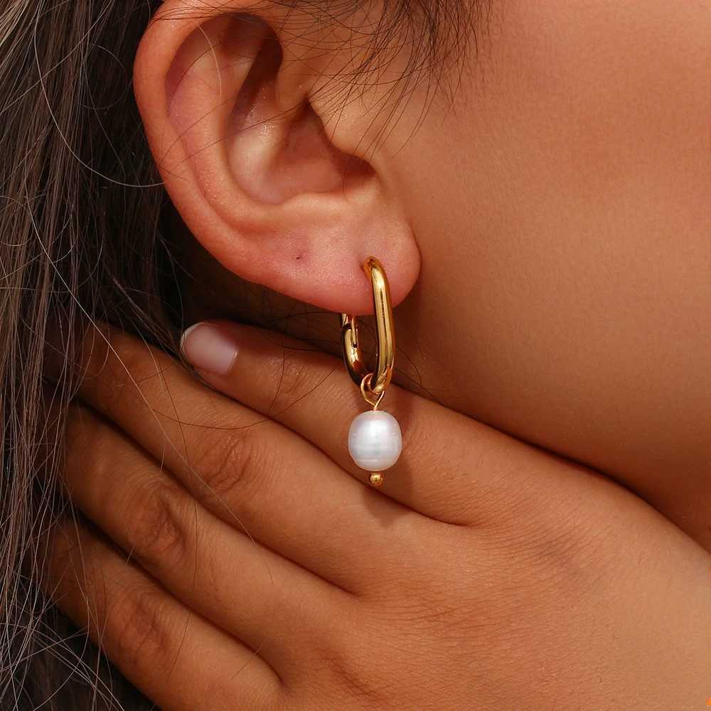 Ebbelle waterproof tar free jewelry stainless steel gold-plated U-shaped earrings with freshwater pearl charm ring W241023