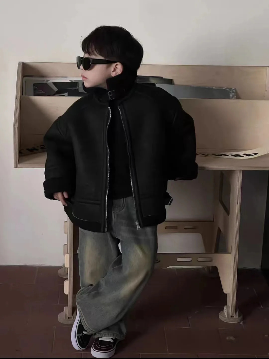 Cool stand up collar motorcycle jackets for boys and girls in winter thick suede cashmere coats suitable for children 241024