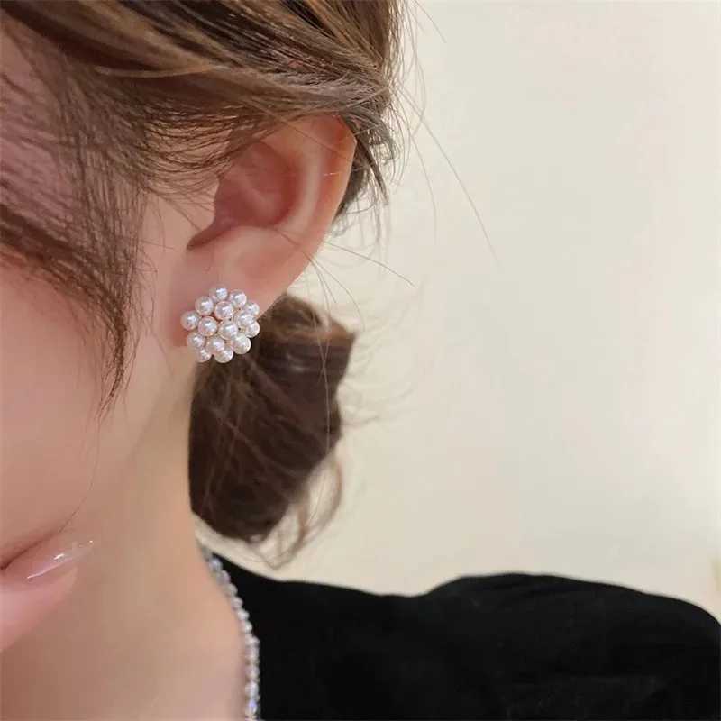 New Korean Fashion Trend Zircon Round Pearl Stud Earrings for Women Girls Simple Small White Flower Pearl Stud Earrings JewelryX241023