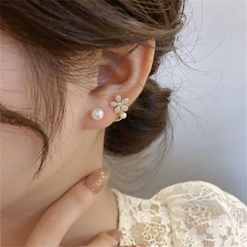 New Korean Light Luxury Imitation Pearl Flower Stud Earrings For Women Fashion Crystal Elegant Jewelry Party GiftsX241023