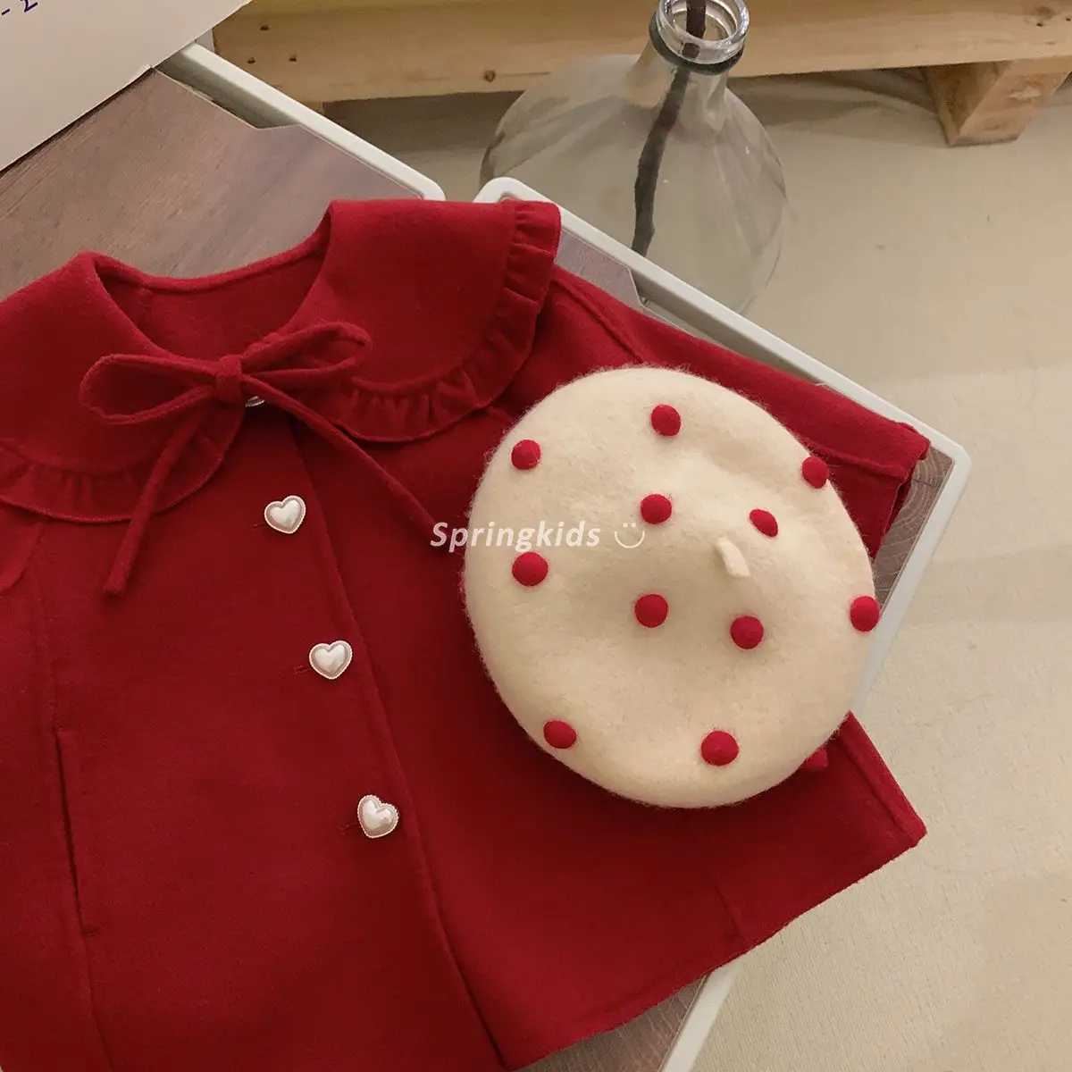2023 Autumn Girls Red Wool Jacket Childrens Clothing Fashionable and Popular Doll Collar Fabric W241023