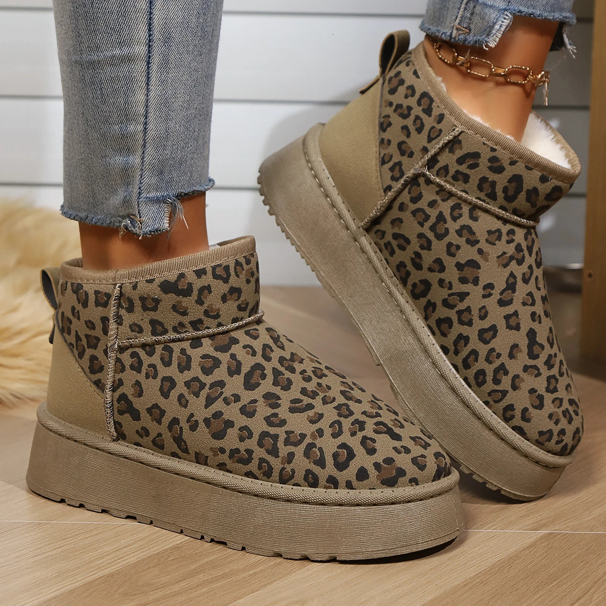Women Leopard Print Boots2024 Winter Comfortable Warm Snow Boots Outdoor Nonslip Wearresistant Fashion Plush Short 241028
