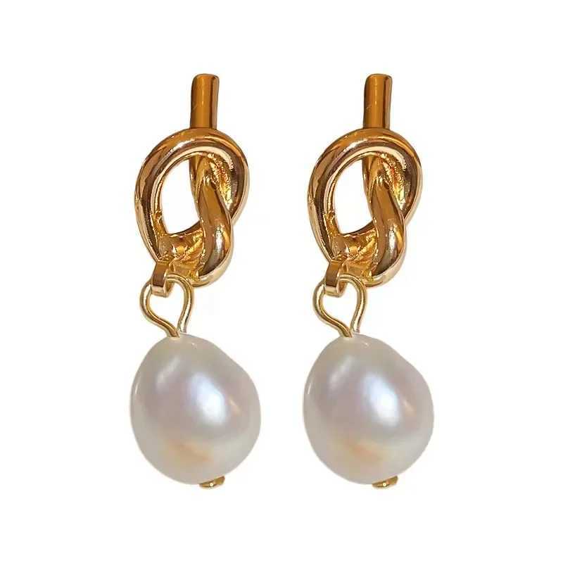 2023 New France Elegant Golden Pea Spld Flat Pearl Earrings Suitable for Korean Fashion Jewelry Party Womens Sweet Dress W241023