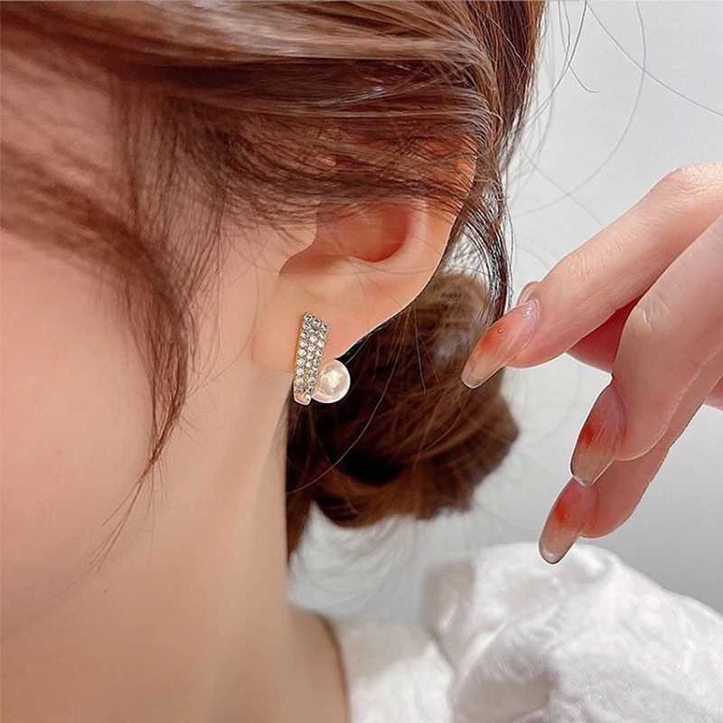 Vintage Sparkling Crystal Pearl Womens Earrings Gold Hand Twisted Korean Fashion Jewelry 2023 Tron Cubic Zirconia Earrings W241023